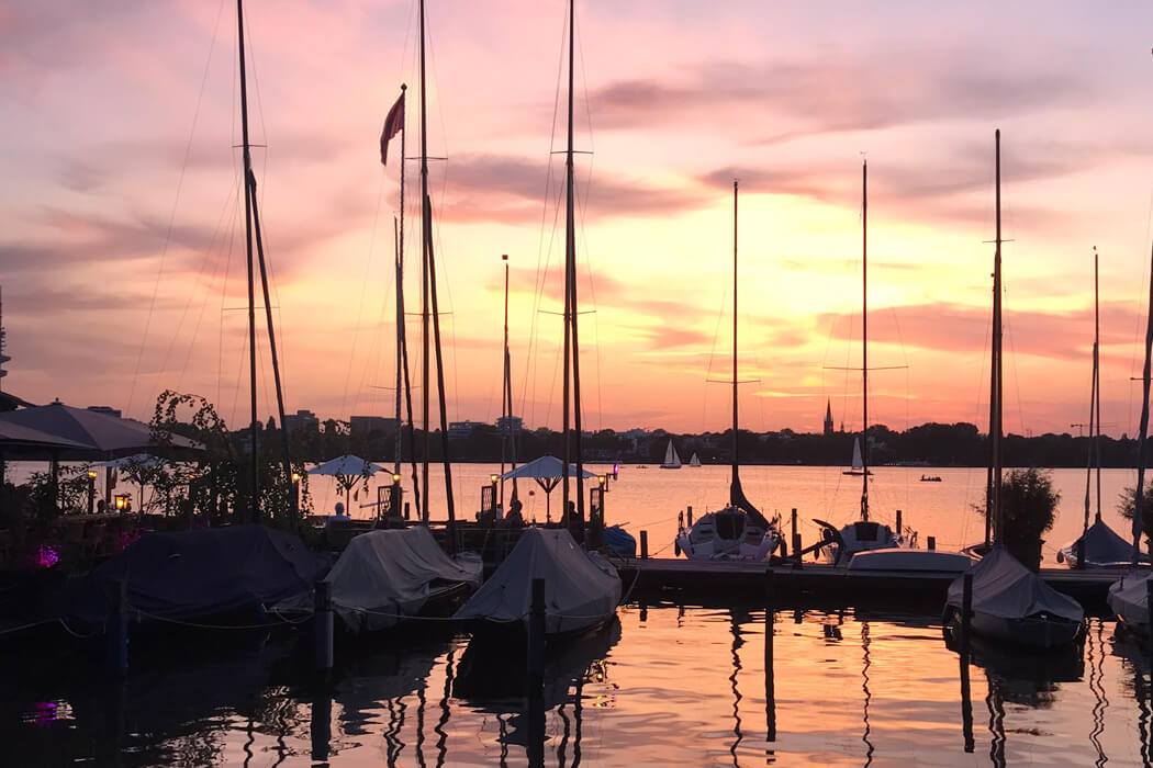 Sonnenuntergang an der Alster in Hamburg