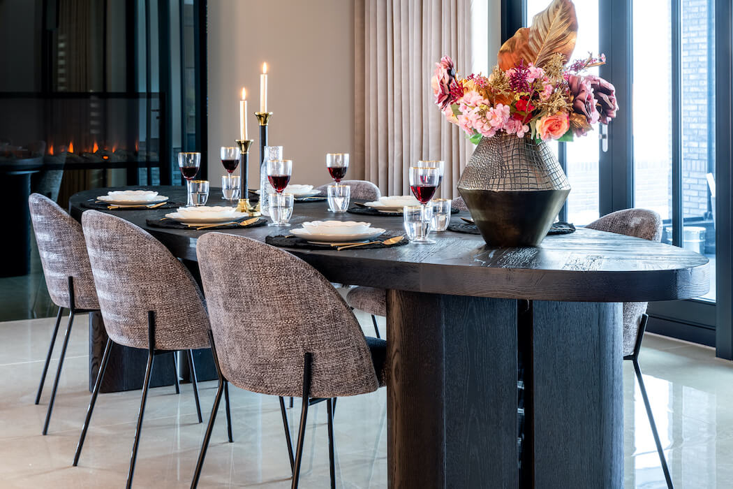Richmond Interiors Esstisch oval