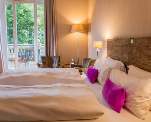Zimmer mit Bett im Hotel Alsterblick