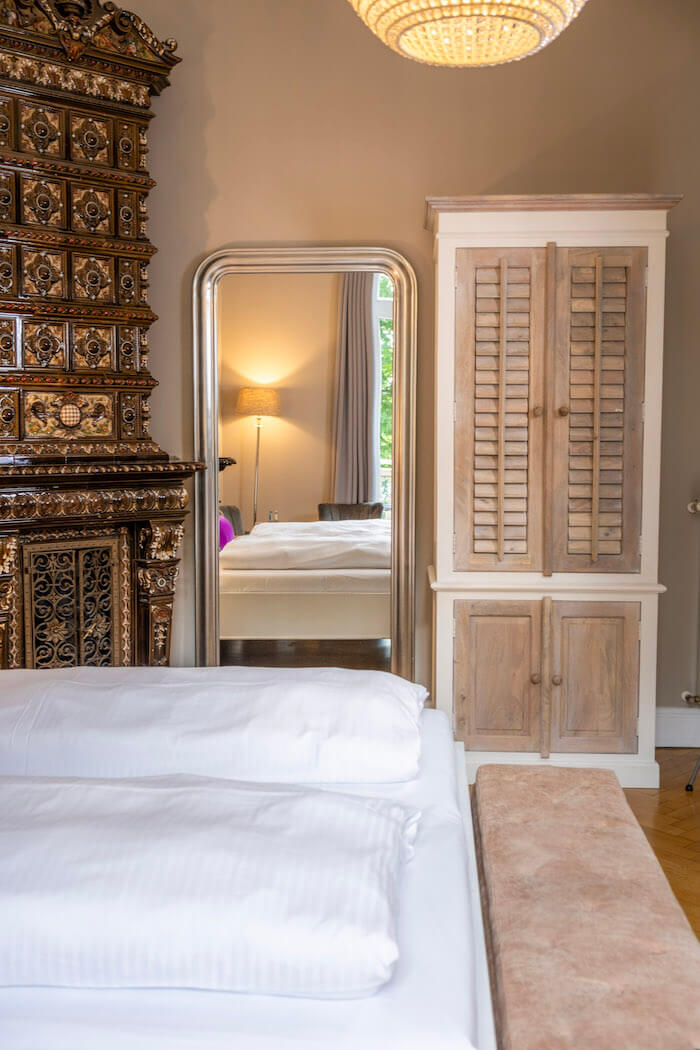Riviéra Maison Pacifica Schrank in einer Suite im Hotel Alsterblick Hamburg