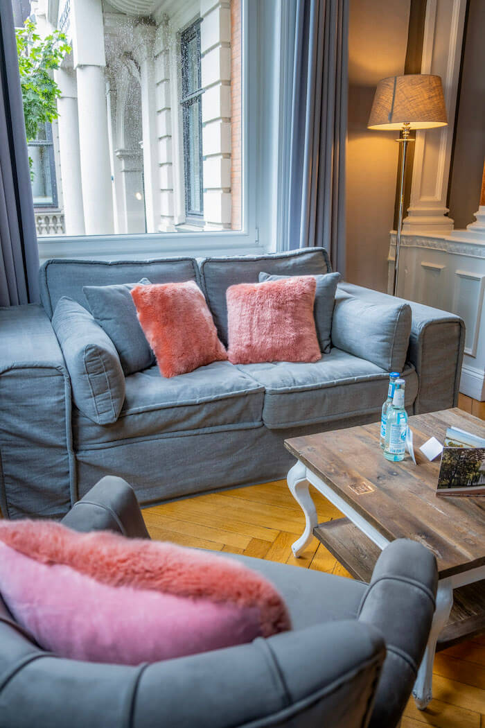 Rivièra Maison Sofa Metropolis im Hotel Alsterblick