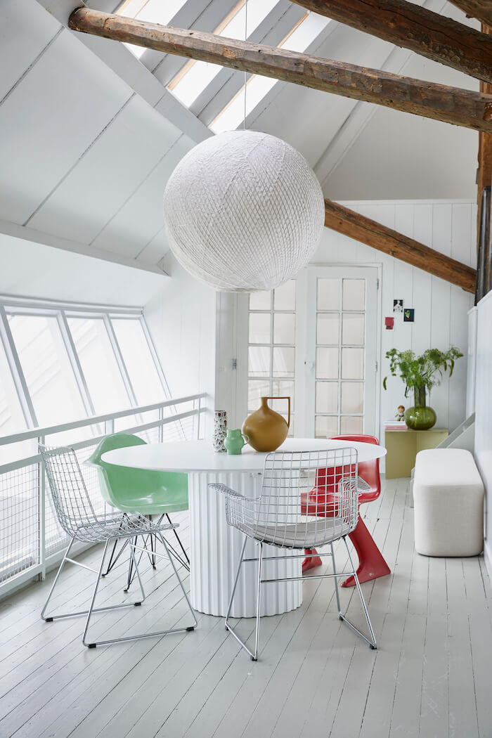 HKliving weisser, runder Tisch mit Drahtstuhl