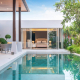 Haus mit Pool und Terrassenüberdachung