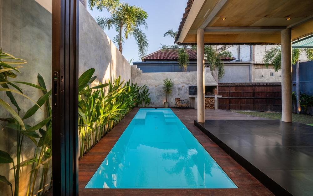 Pool am Haus im Bau