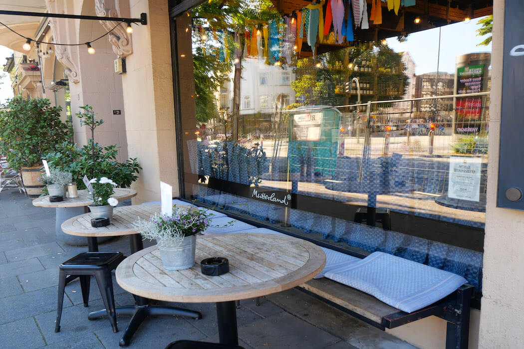 Mutterland Café aussen in Hamburg-Eppendorf