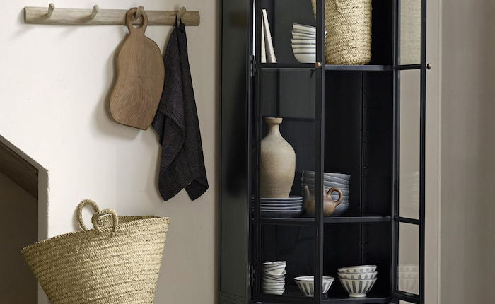 Schwarzer Tine K Home Vitrinenschrank