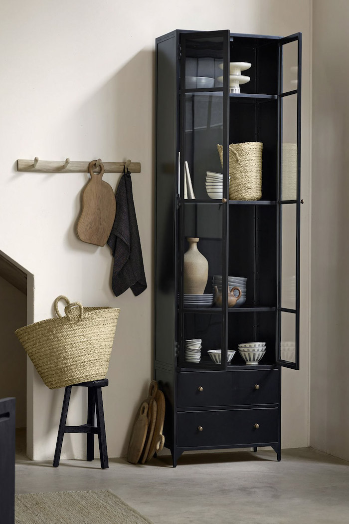 Schwarzer Tine K Home Vitrinenschrank