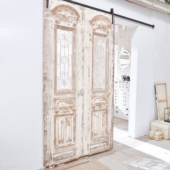 Shabby Chic Schiebetür in Antikweiss mit abgenutzter Oberfläche