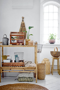 Bloomingville Regal mit Wohnaccessoires dekoriert