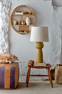 Bloomingville Tischlampe auf einem Hocker stehend