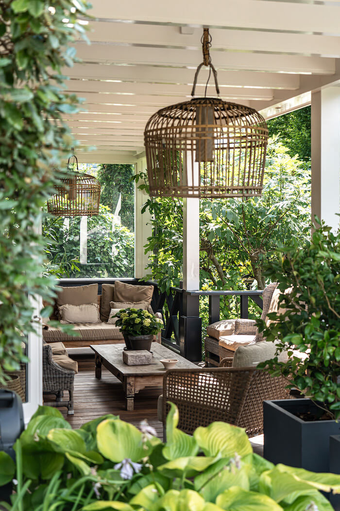 Gemütlich eingerichtete Terrasse des Rivièra Maison Hauses