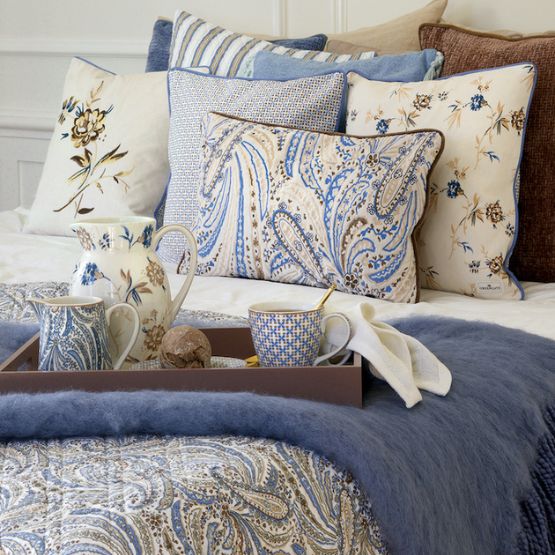Greengate Kissen in verschiedenen Design auf einem Bett