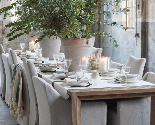 Riviera Maison Esstisch mit großer Blumendekoration