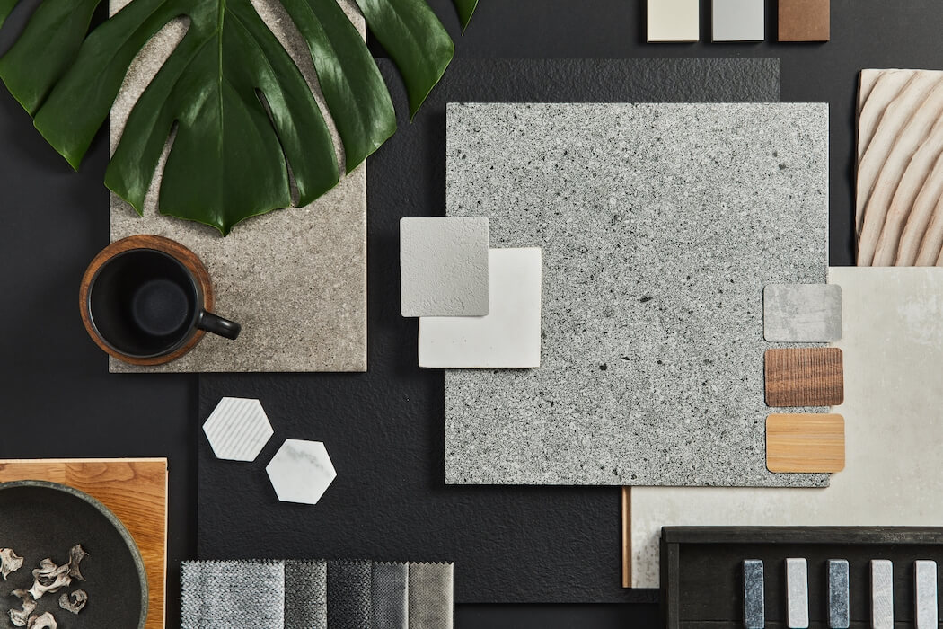 Material- und Farbmuster für ein Moodboard einer Einrichtung