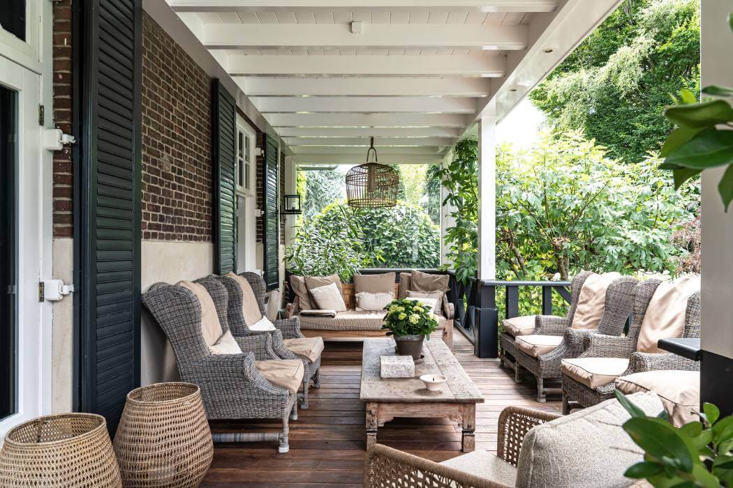 Nicholas Wingchair outdoor von Riviera Maison auf einer Terrasse