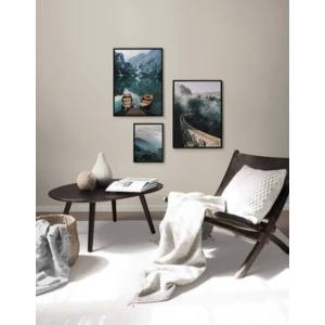 Tranquility bilderwand - Modernes Wohnzimmer mit dunklem Holz